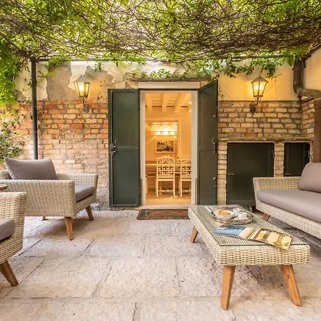 Holiday home Luxury Garden House La Baruffa- Dimora Italia Collection - *