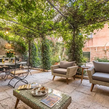 Holiday home Luxury Garden House La Baruffa- Dimora Italia Collection -
